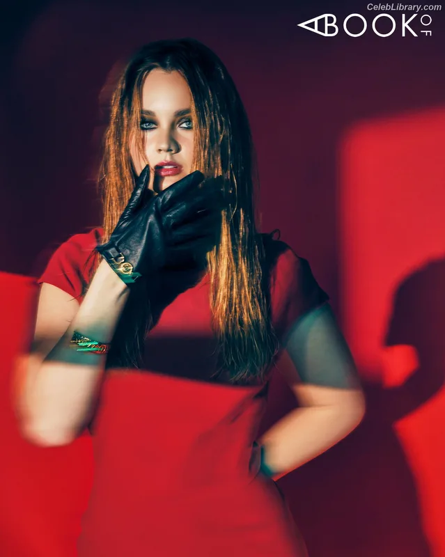 Liana Liberato photo 12 of 198