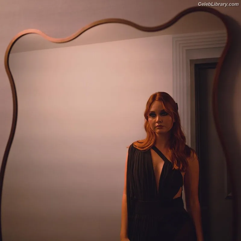 Liana Liberato photo 7 of 198
