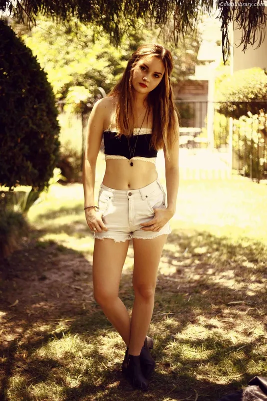 Liana Liberato photo 6 of 198