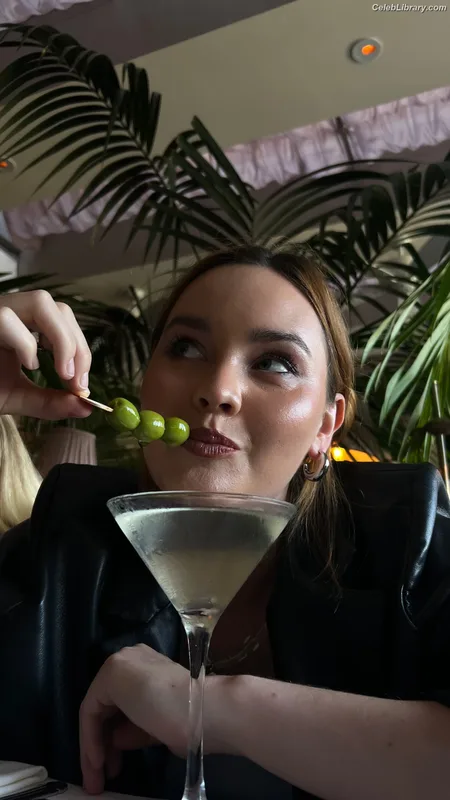 Liana Liberato photo 9 of 198
