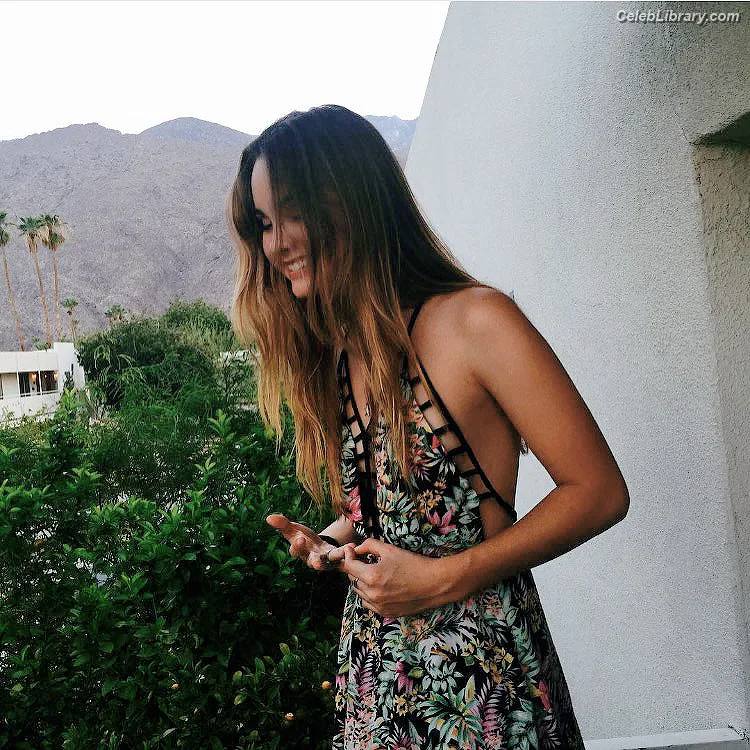 Liana Liberato photo 2 of 198