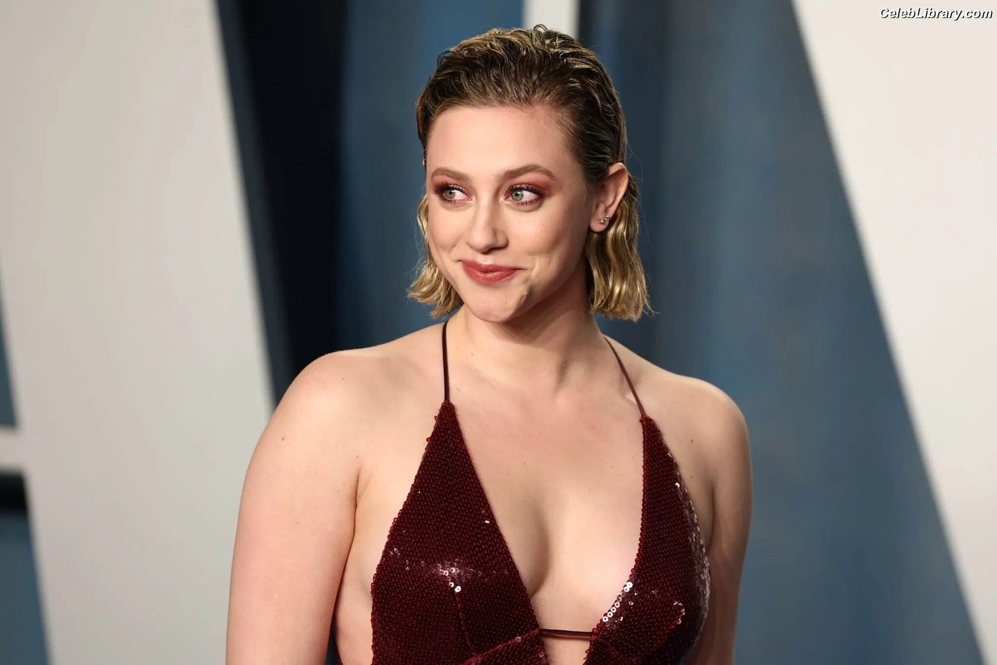 Lili Reinhart photo 4 of 1529