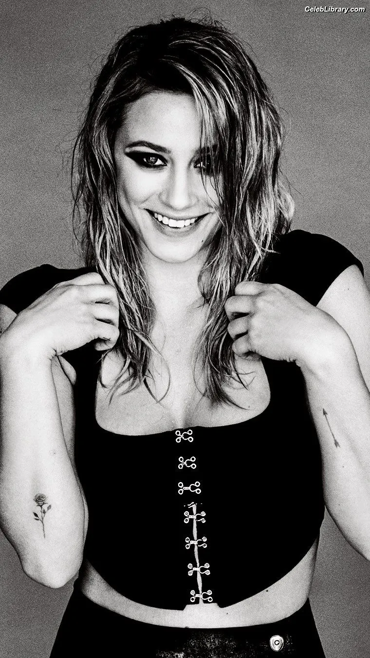 Lili Reinhart photo 1 of 1529