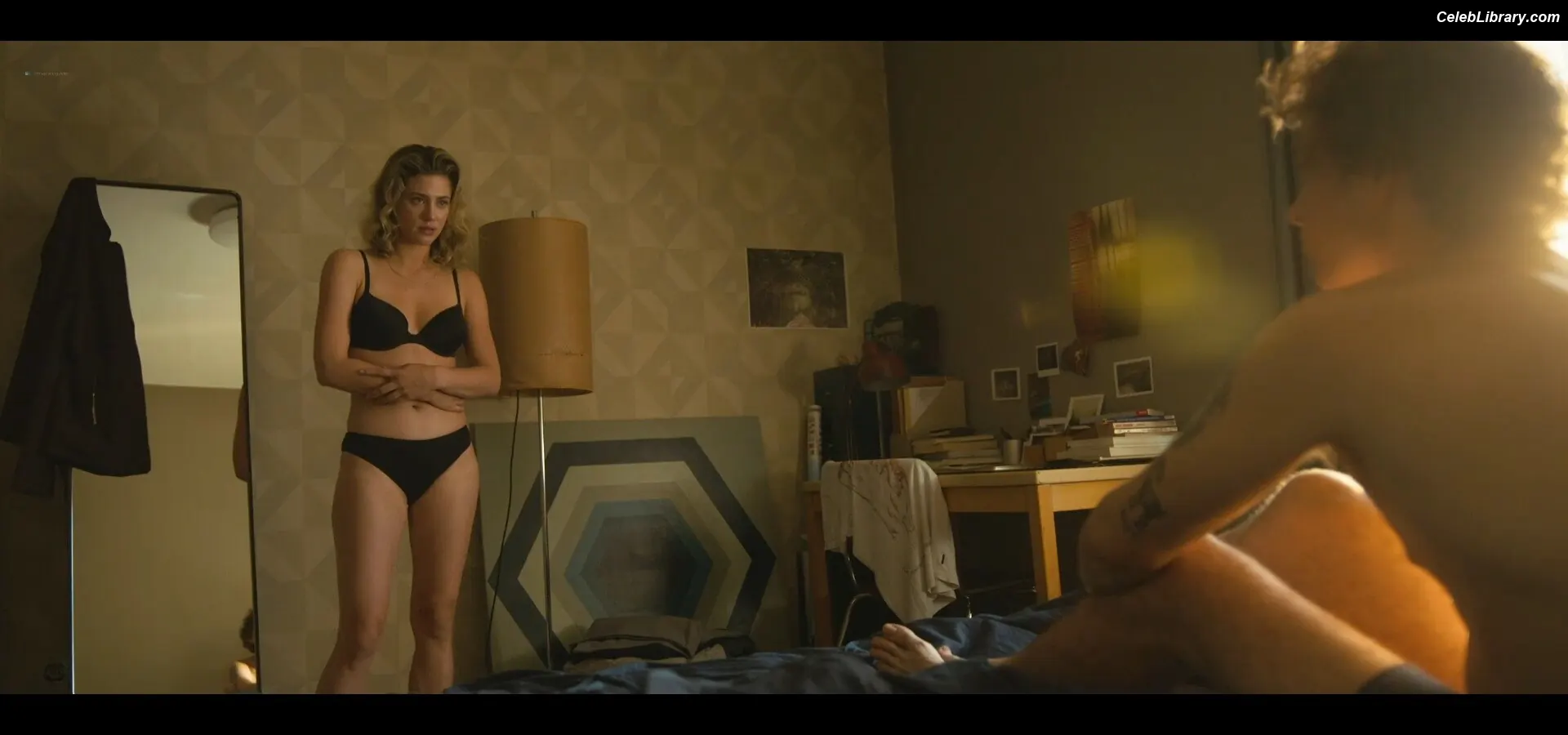 Lili Reinhart photo 3 of 1529
