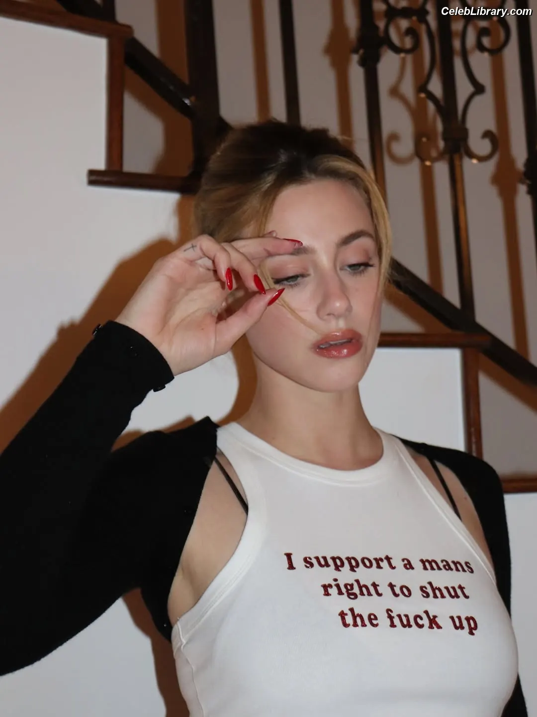 Lili Reinhart photo 4 of 1529