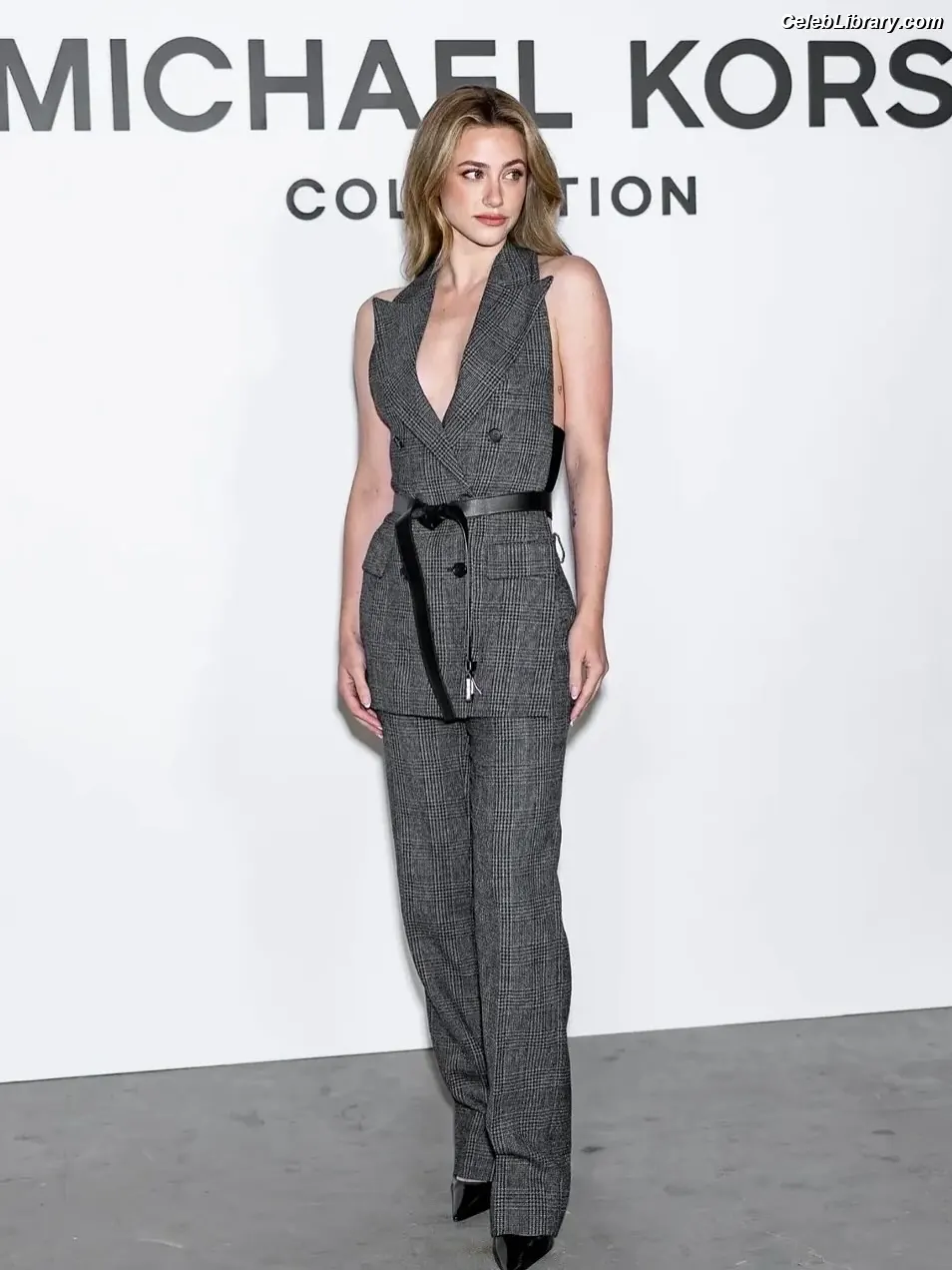 Lili Reinhart photo 10 of 1529
