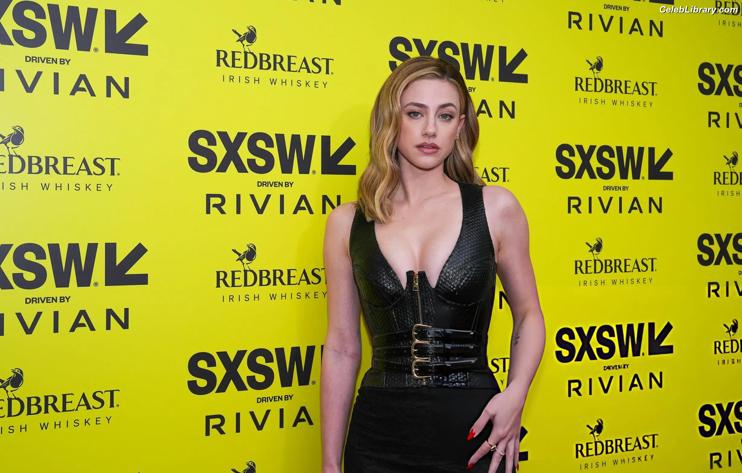 Lili Reinhart photo 3 of 1529