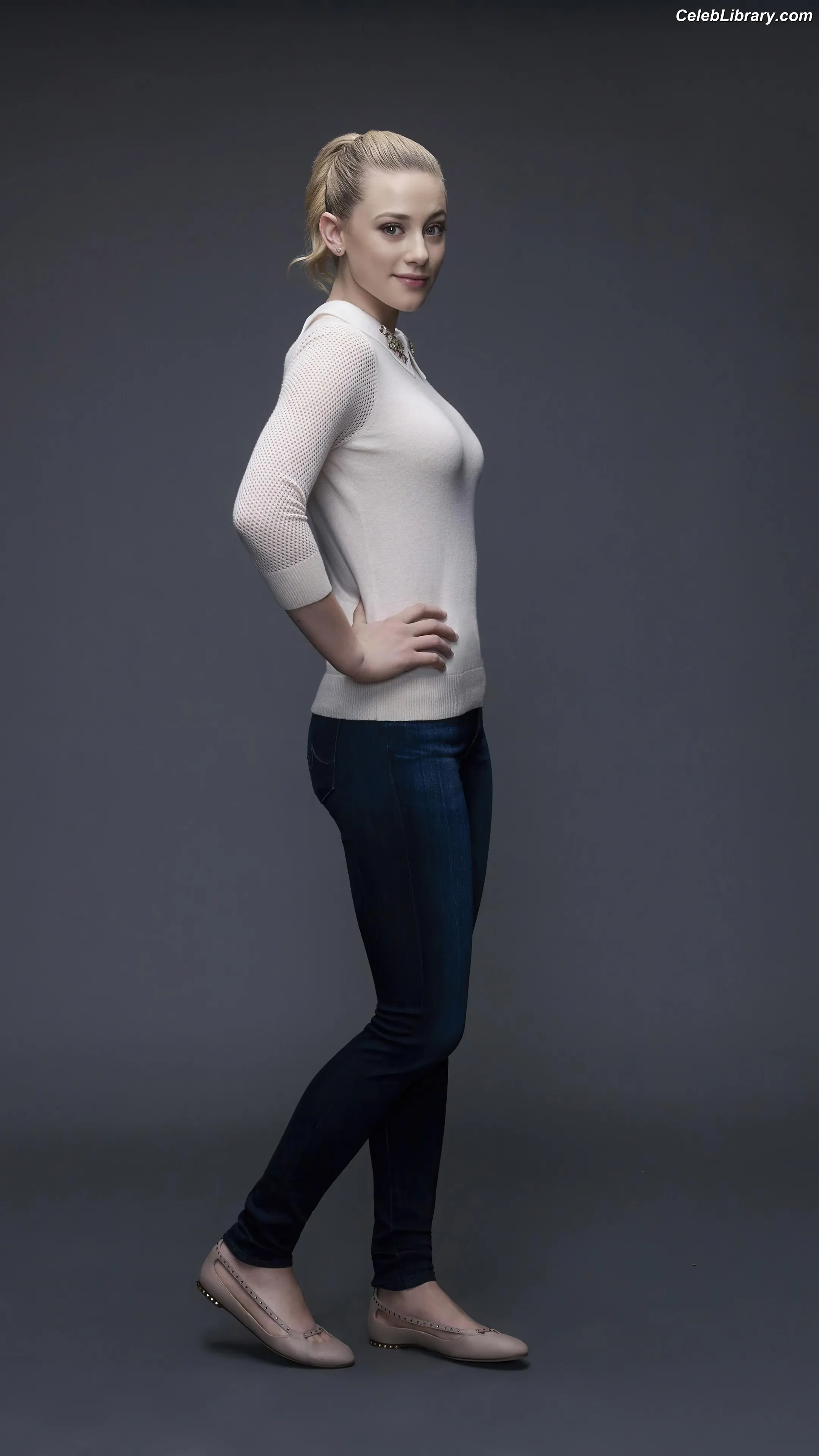 Lili Reinhart photo 18 of 1529
