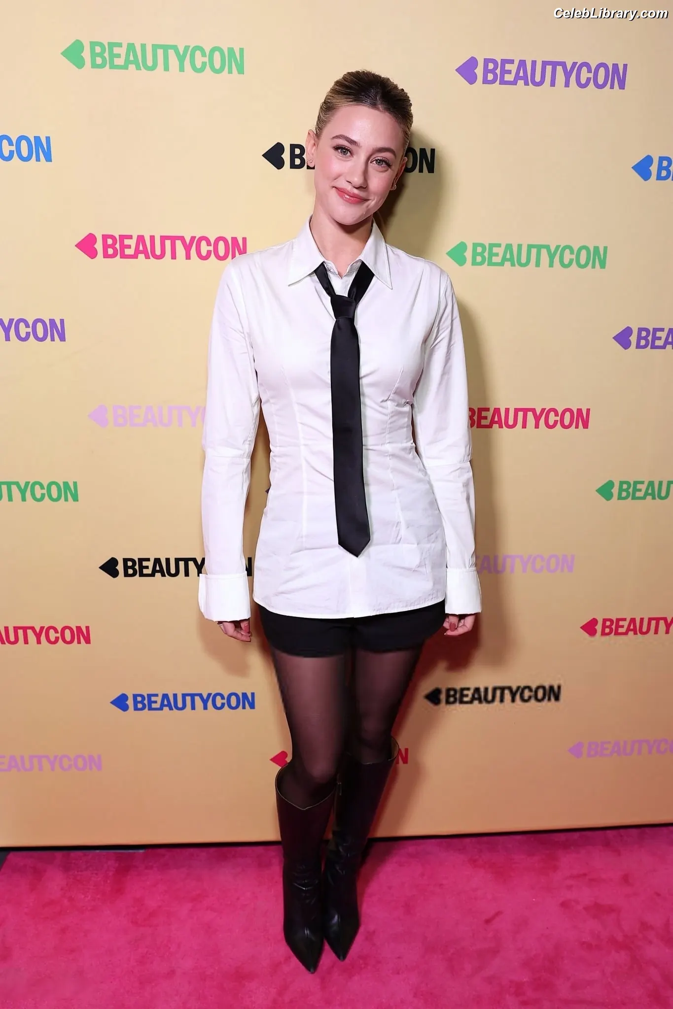Lili Reinhart photo 6 of 1529