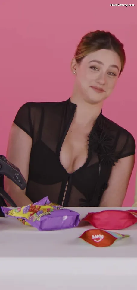 Lili Reinhart photo 1 of 1529