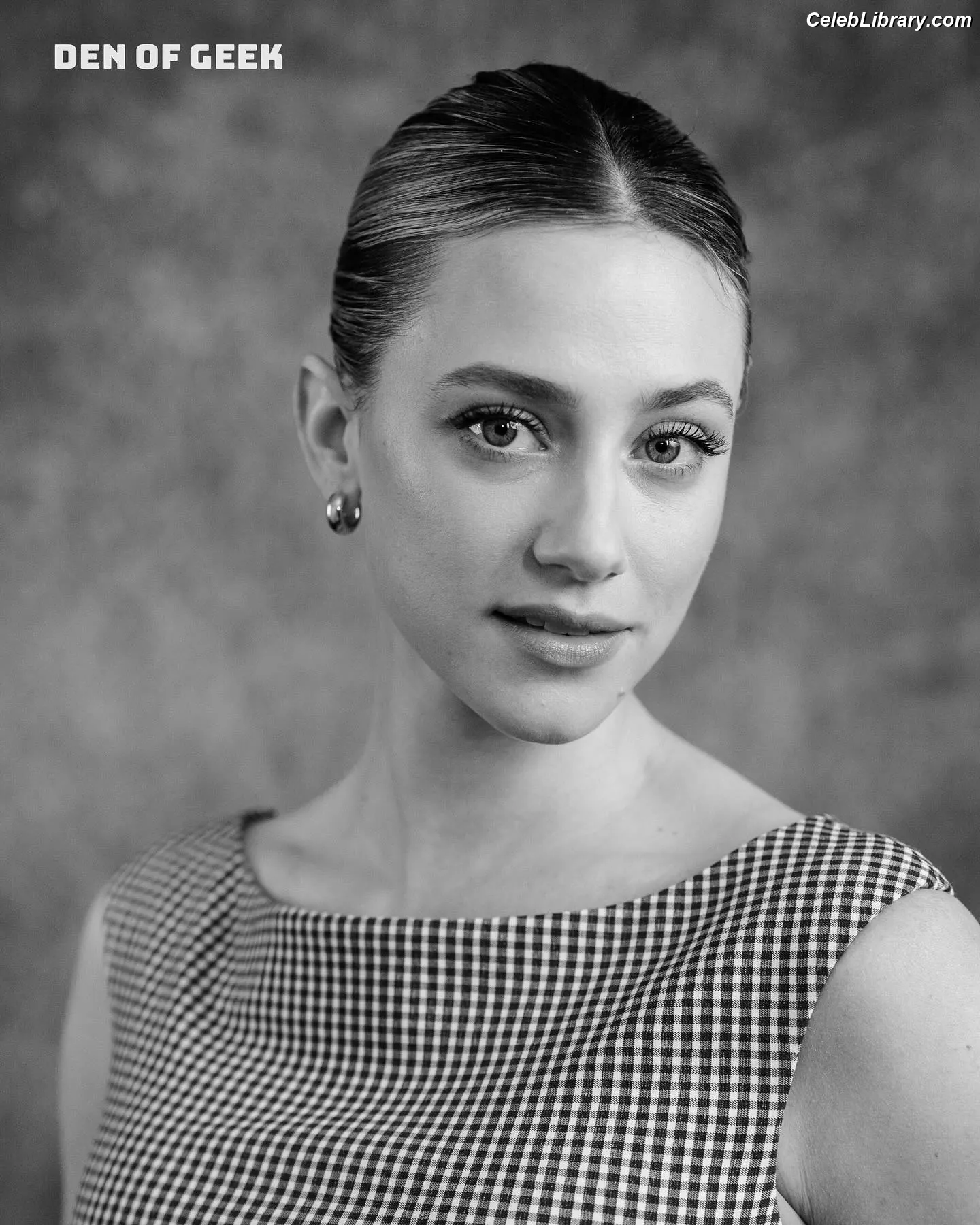 Lili Reinhart photo 2 of 1529