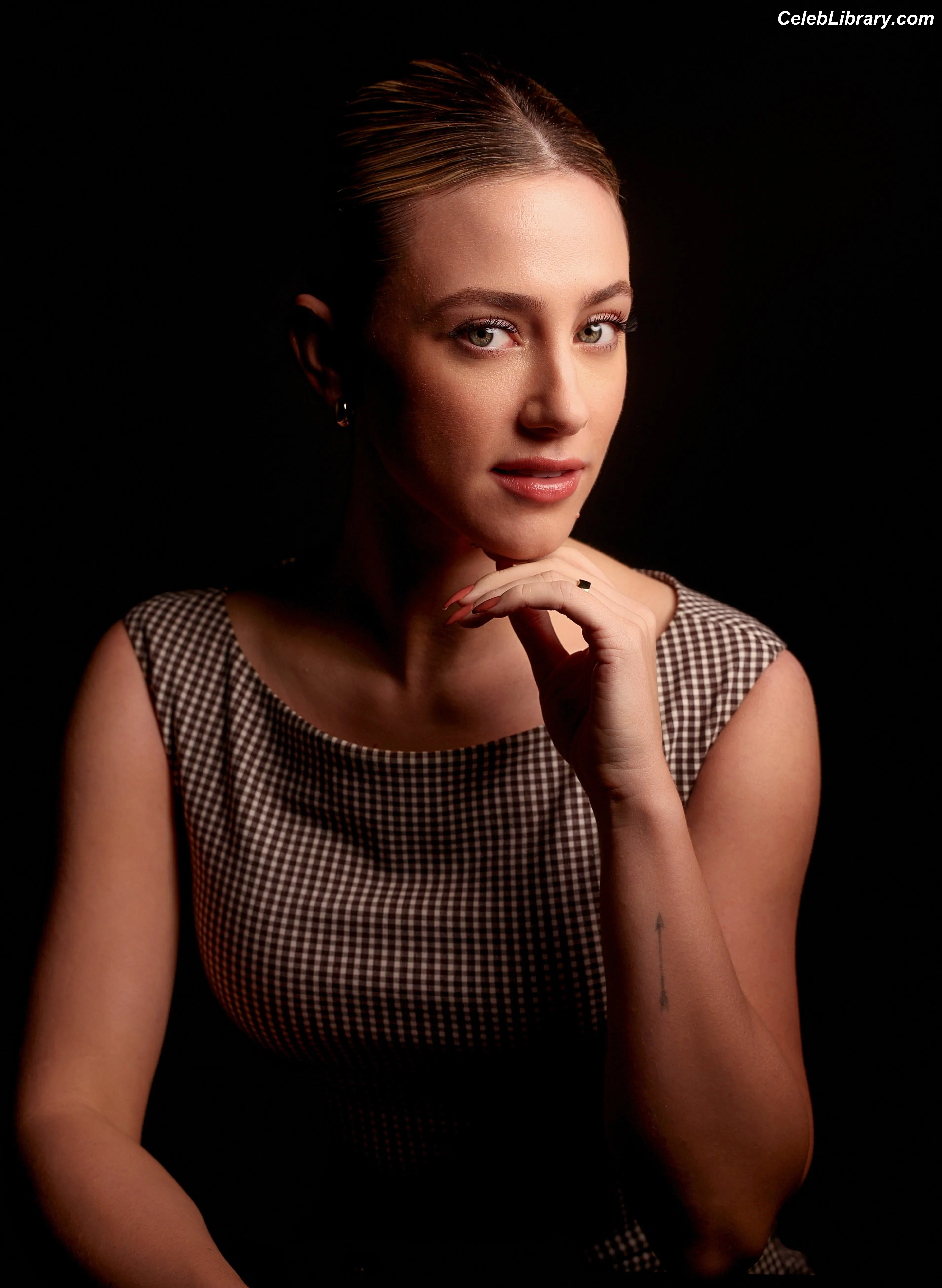 Lili Reinhart photo 9 of 1529