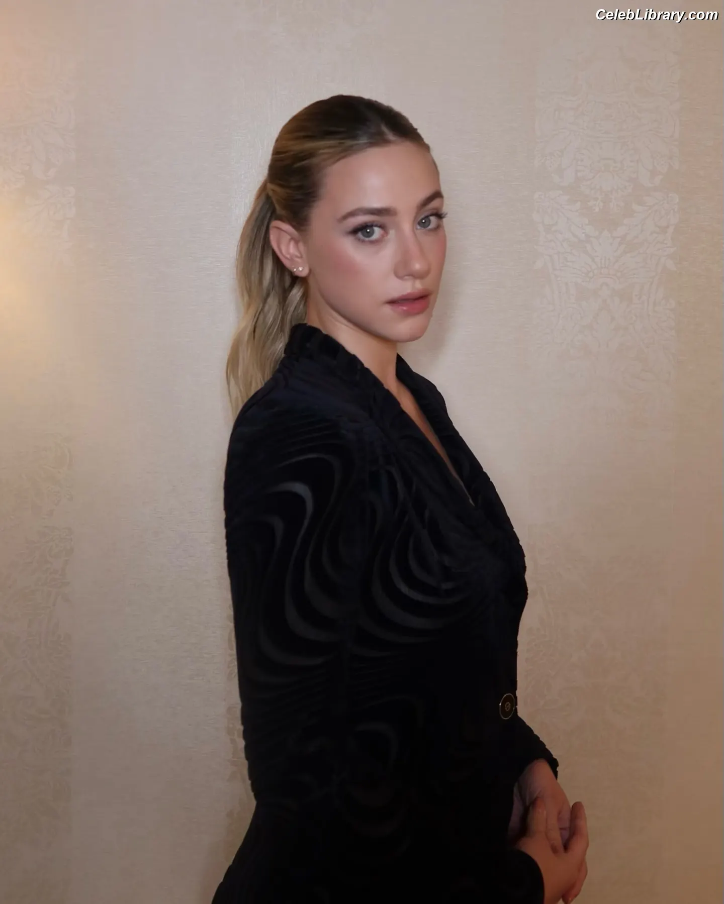 Lili Reinhart photo 9 of 1529