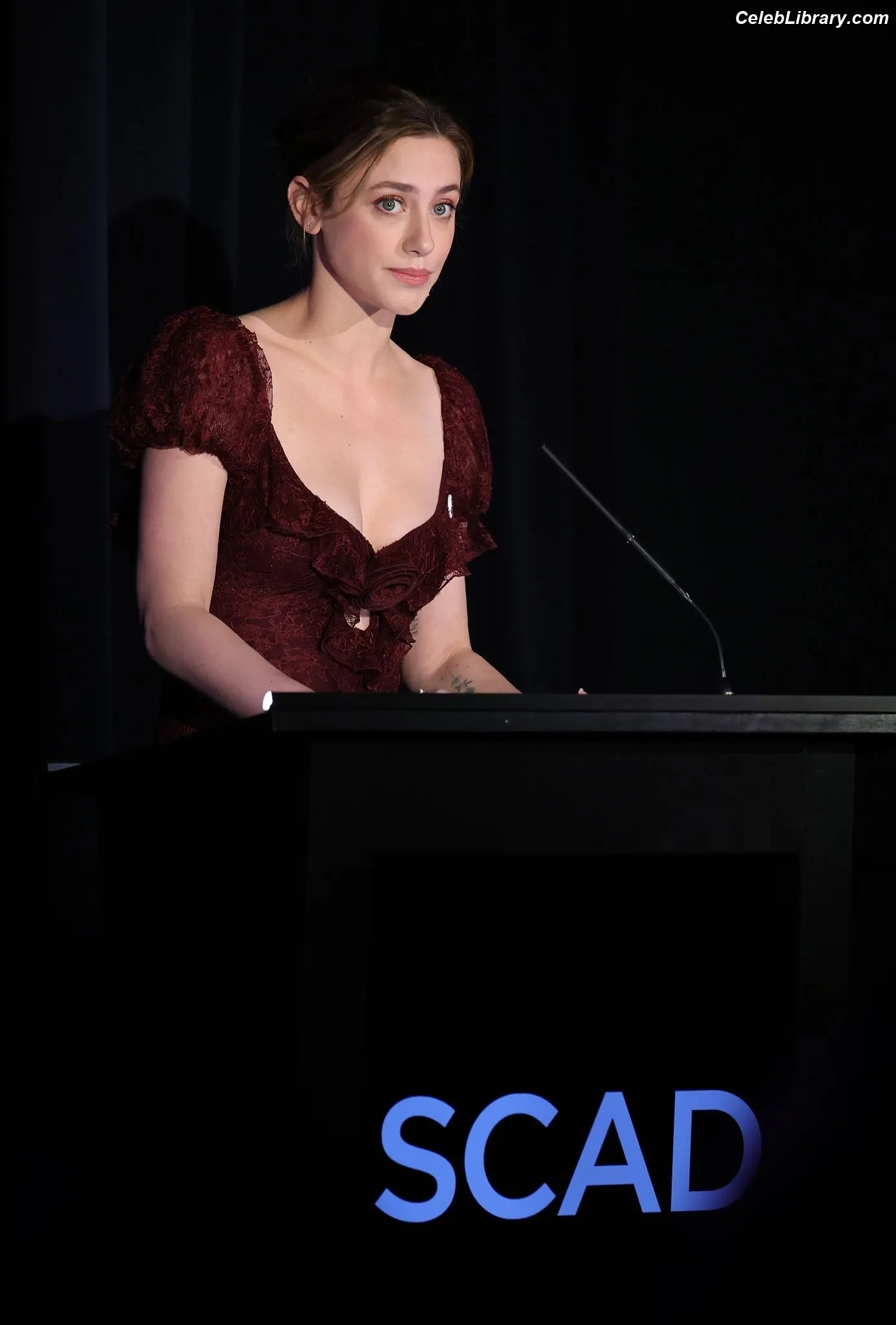Lili Reinhart photo 13 of 1529