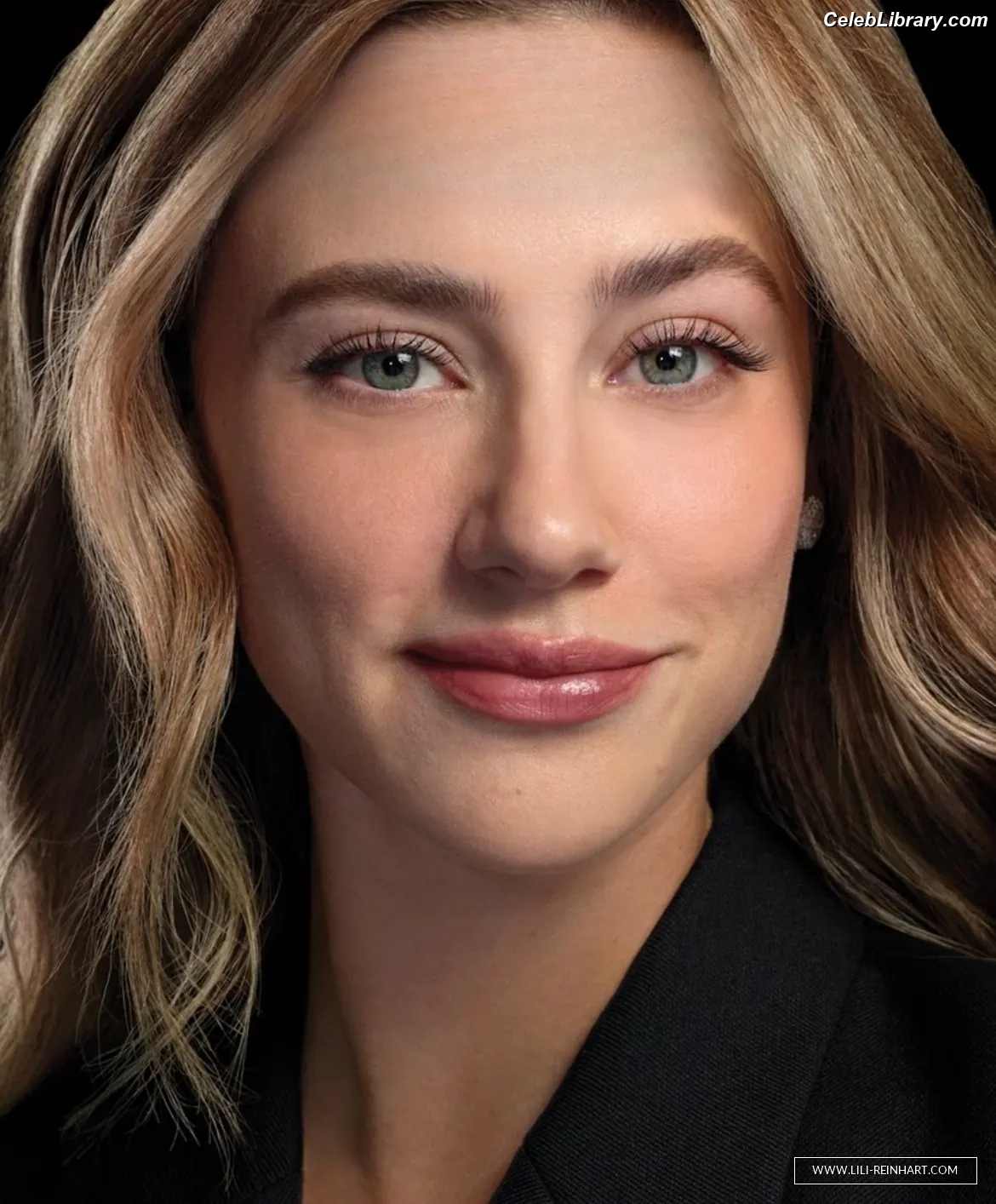 Lili Reinhart photo 5 of 1529