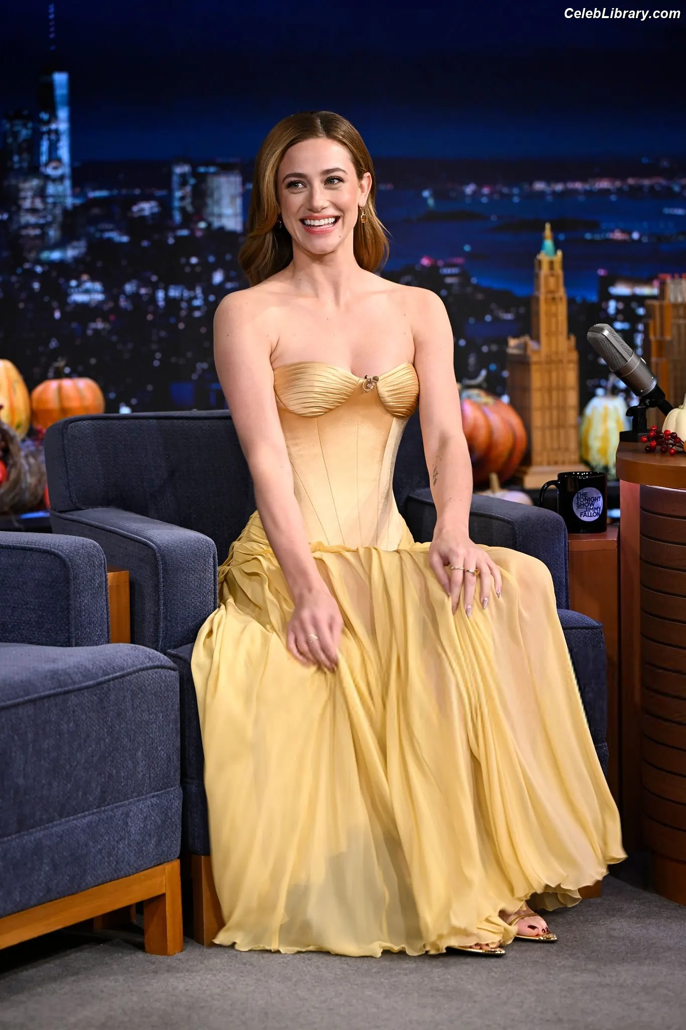 Lili Reinhart photo 20 of 1529