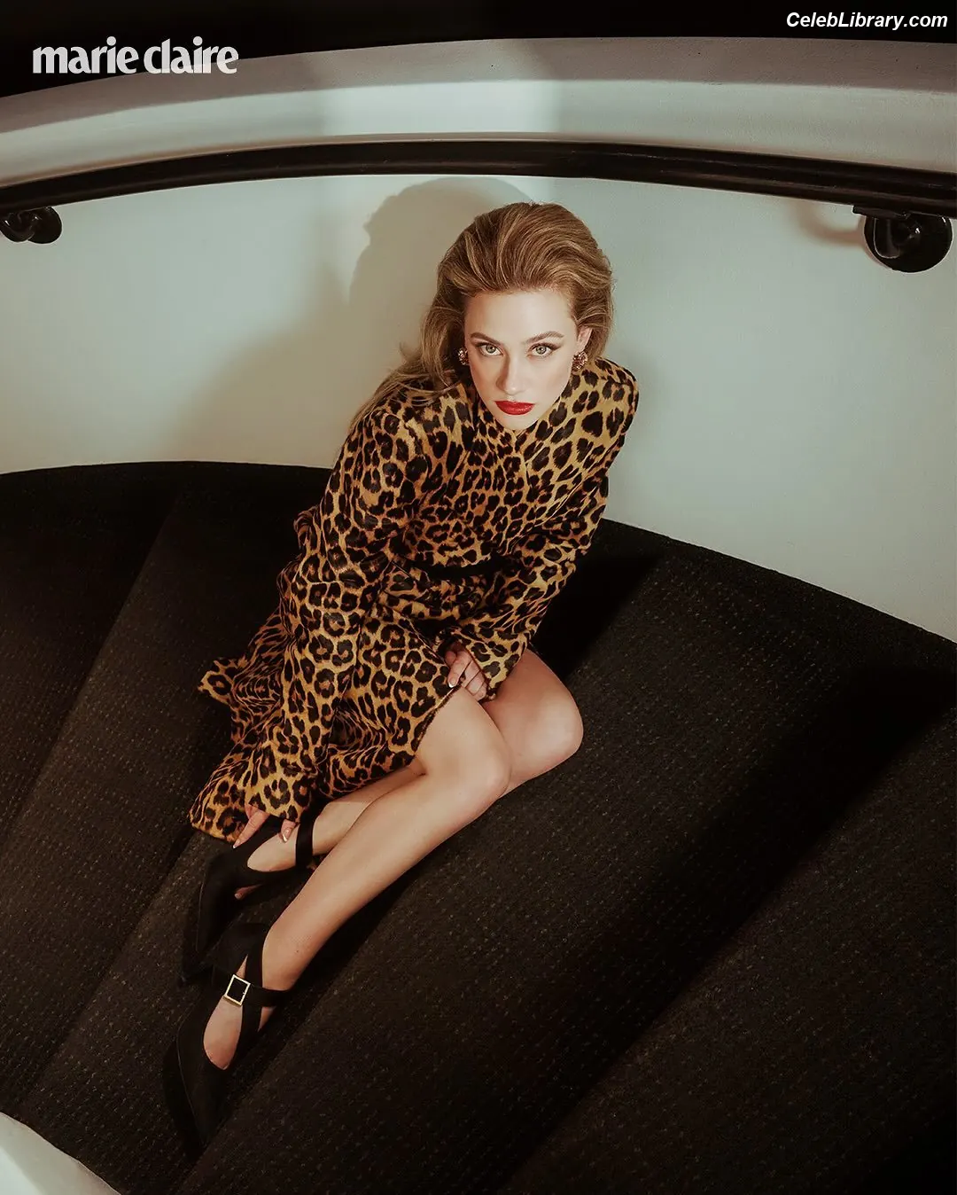 Lili Reinhart photo 9 of 1529