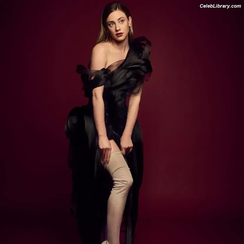 Lili Reinhart photo 12 of 1529