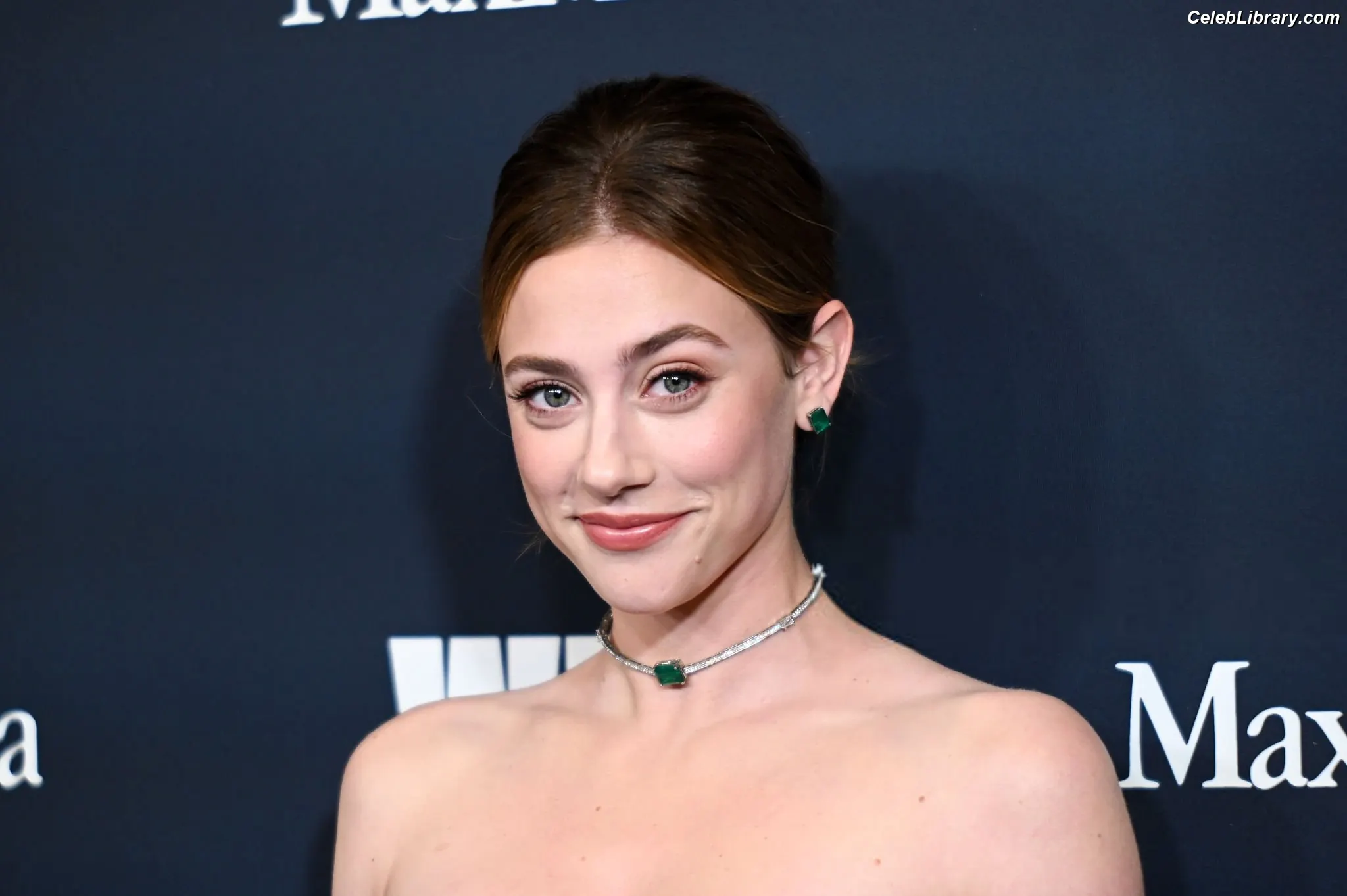 Lili Reinhart photo 4 of 1529