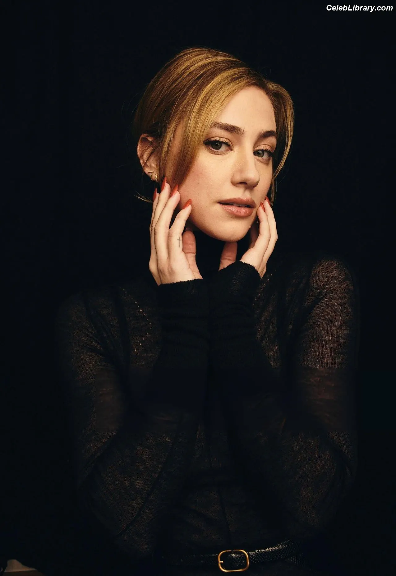 Lili Reinhart photo 19 of 1529