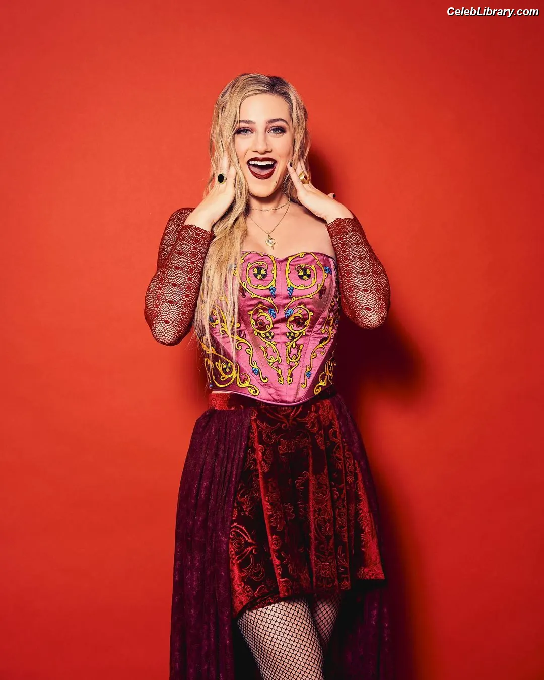 Lili Reinhart photo 1 of 1529