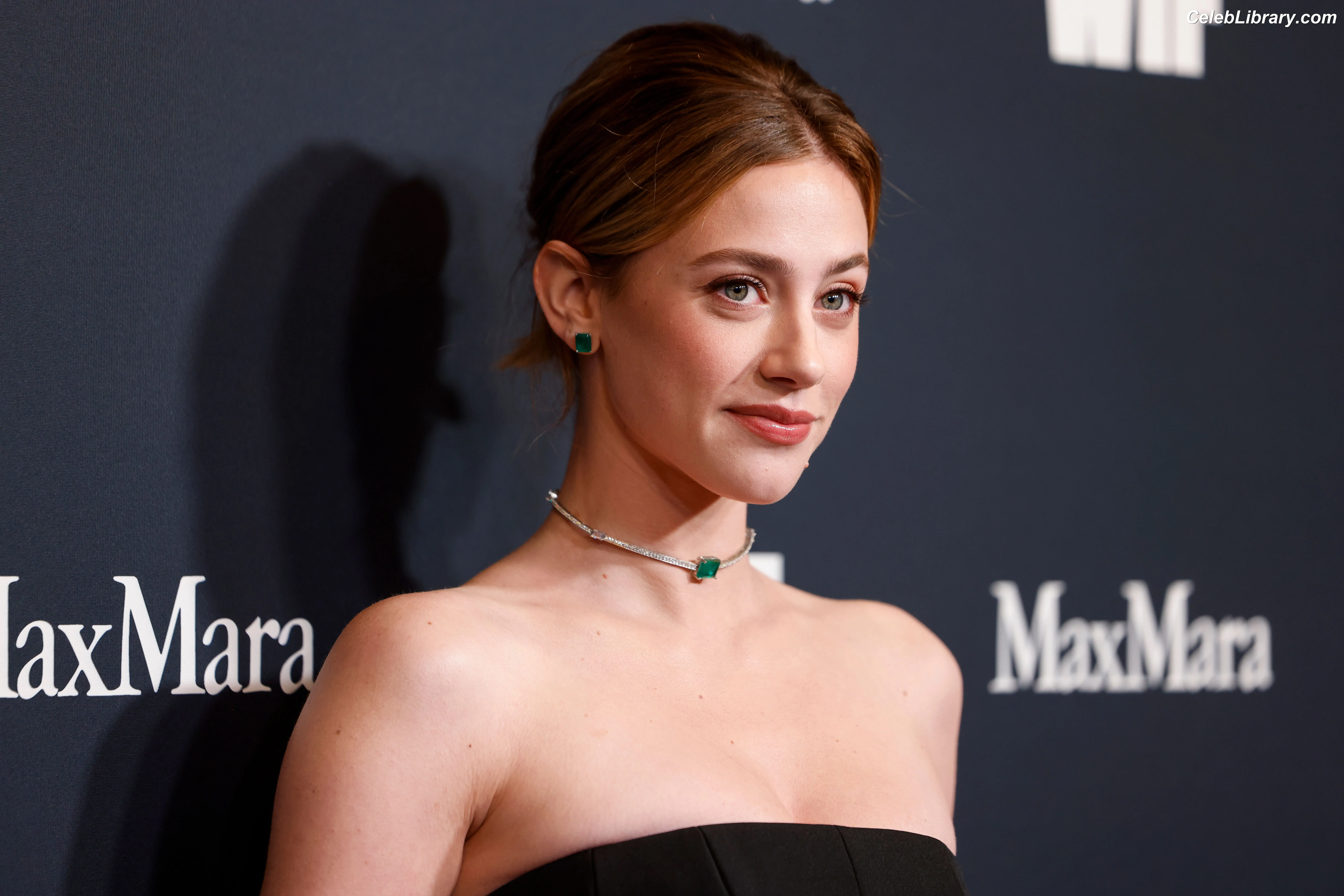 Lili Reinhart photo 11 of 1529