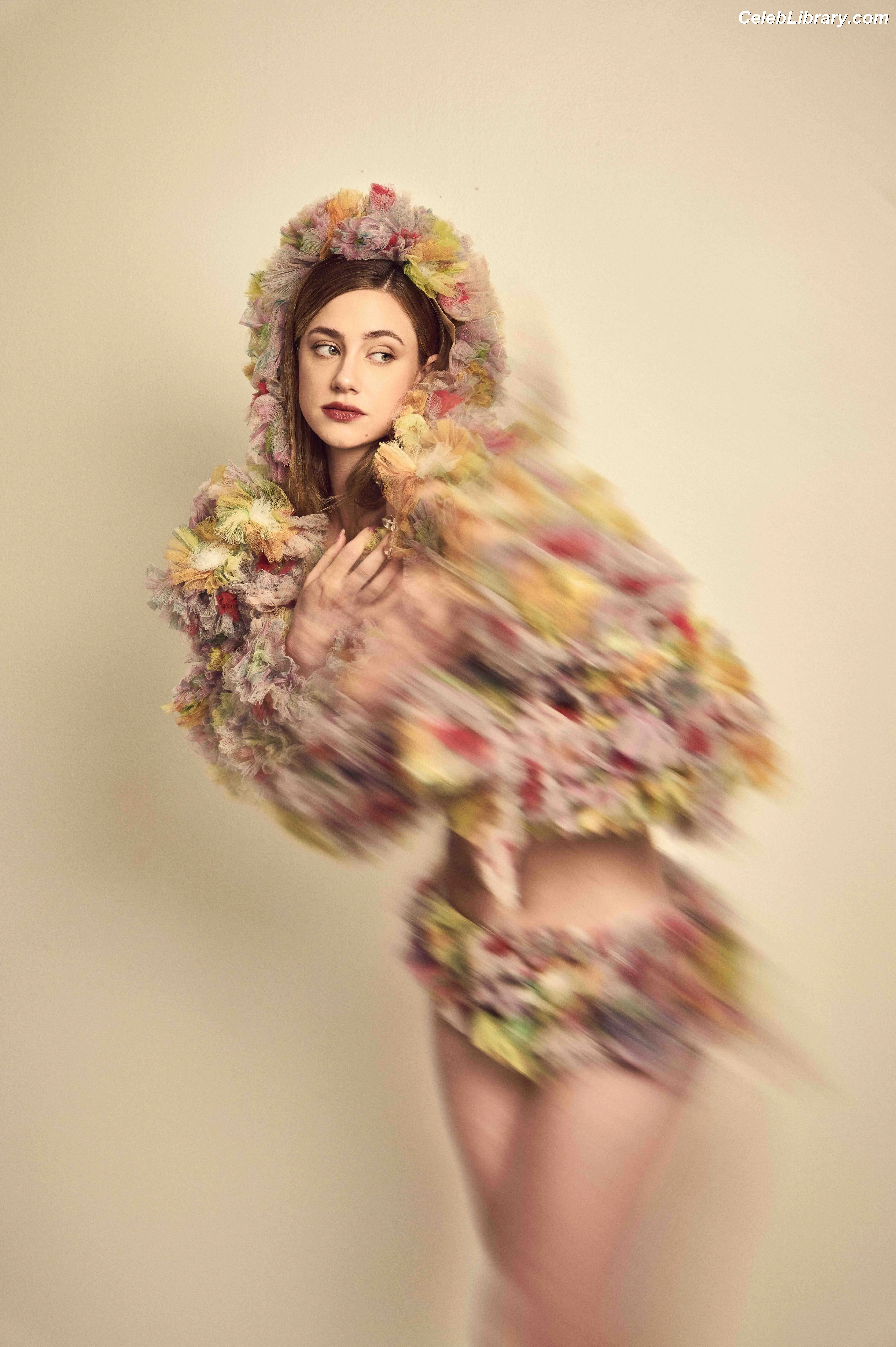 Lili Reinhart photo 4 of 1529