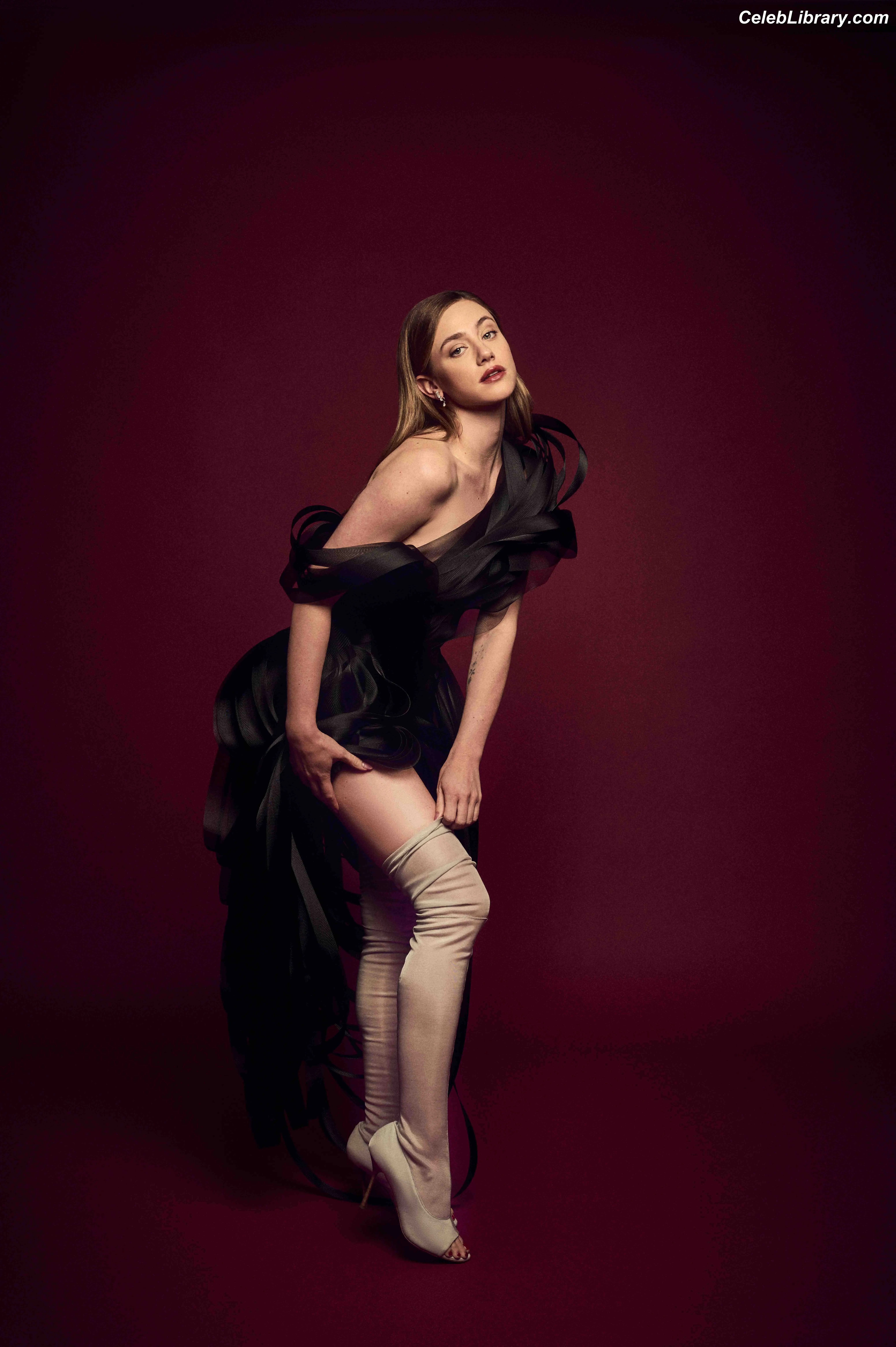 Lili Reinhart photo 6 of 1529