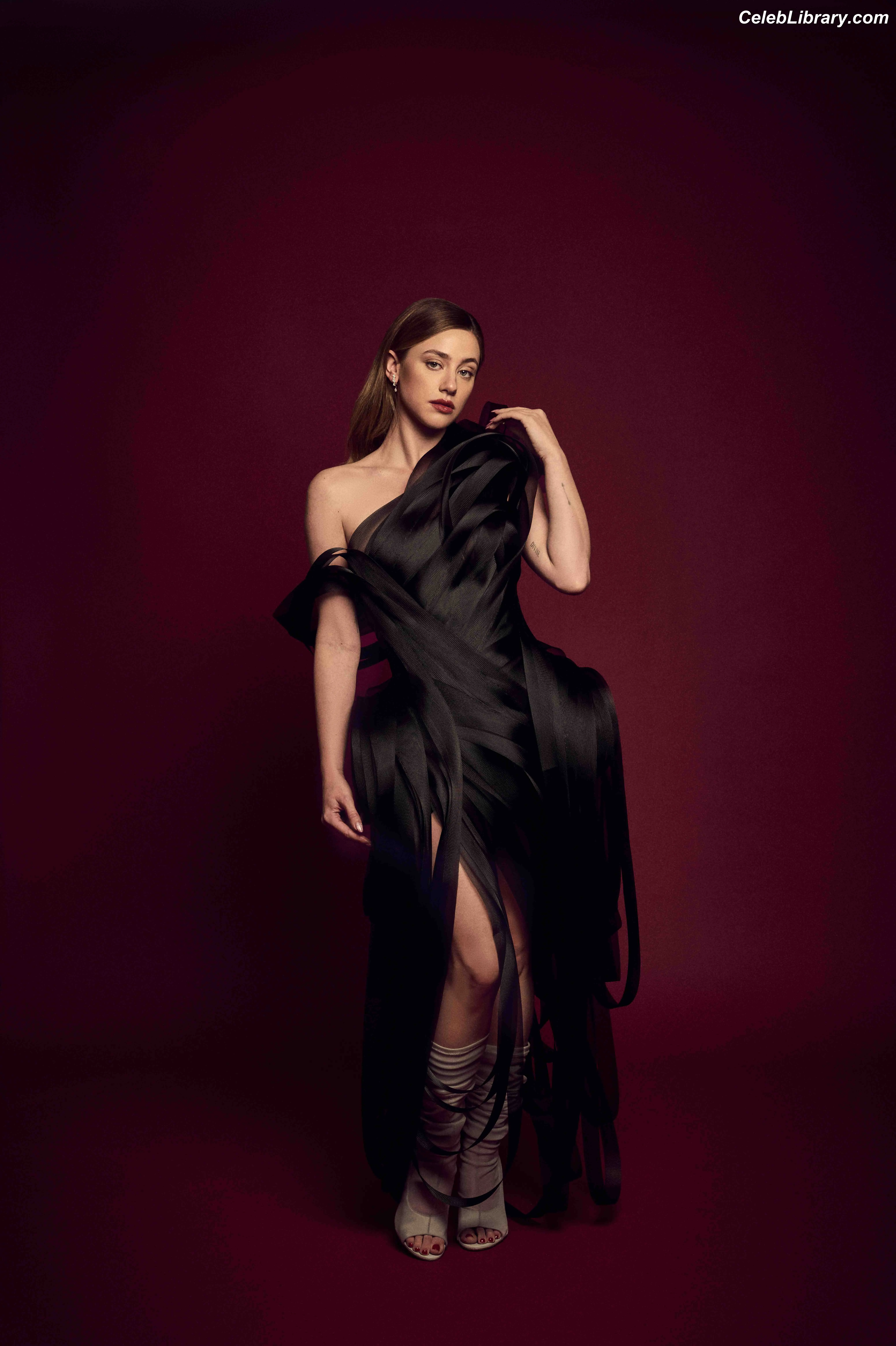 Lili Reinhart photo 10 of 1529