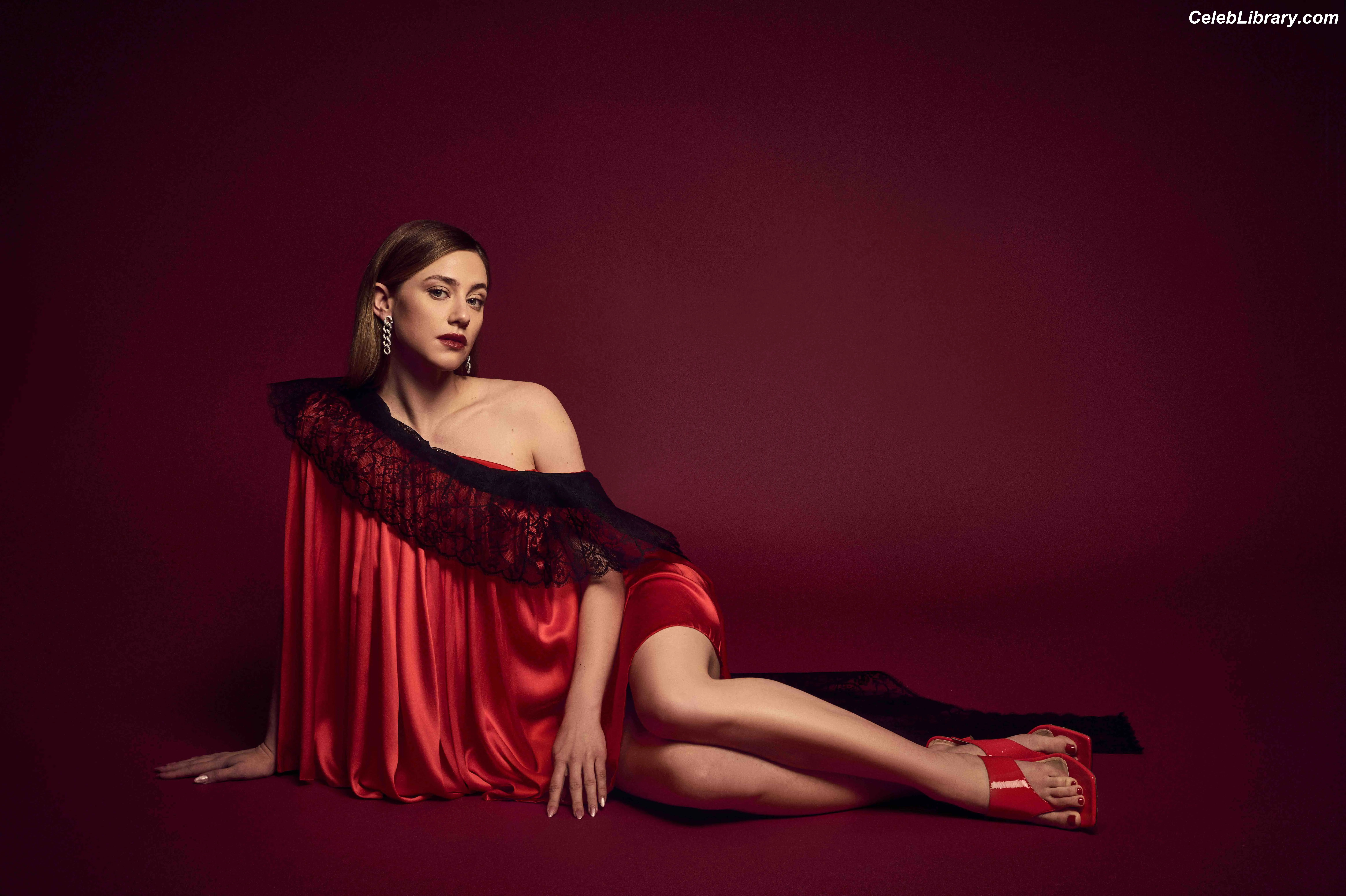 Lili Reinhart photo 14 of 1529