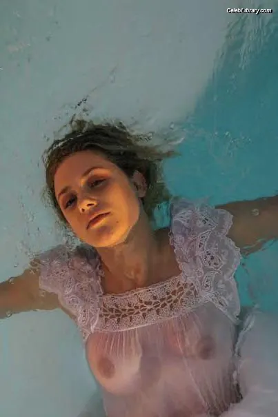 Lili Reinhart photo 2 of 1529