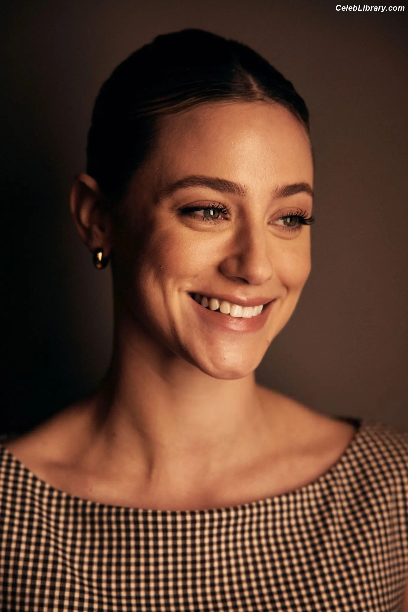 Lili Reinhart photo 6 of 1529