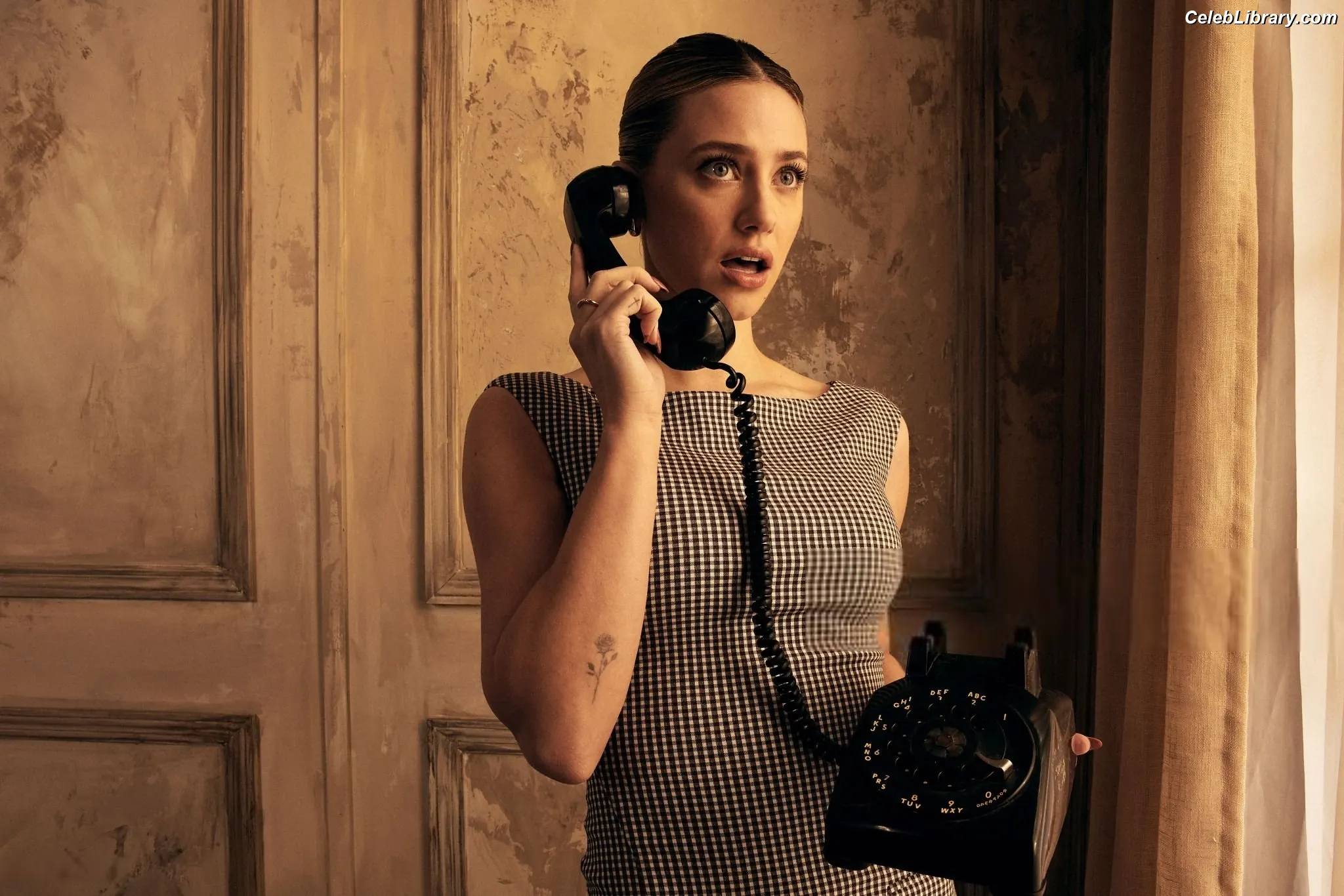 Lili Reinhart photo 11 of 1529