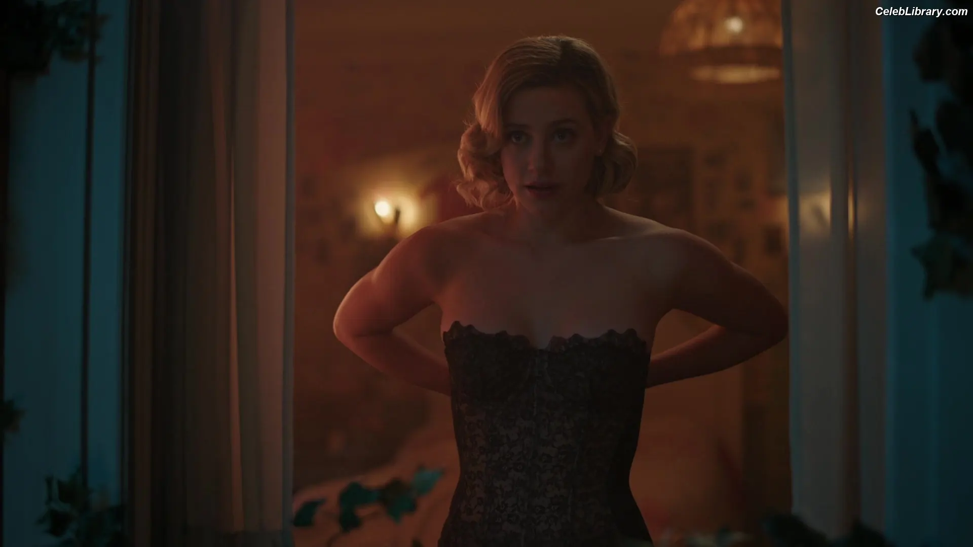Lili Reinhart photo 9 of 1529