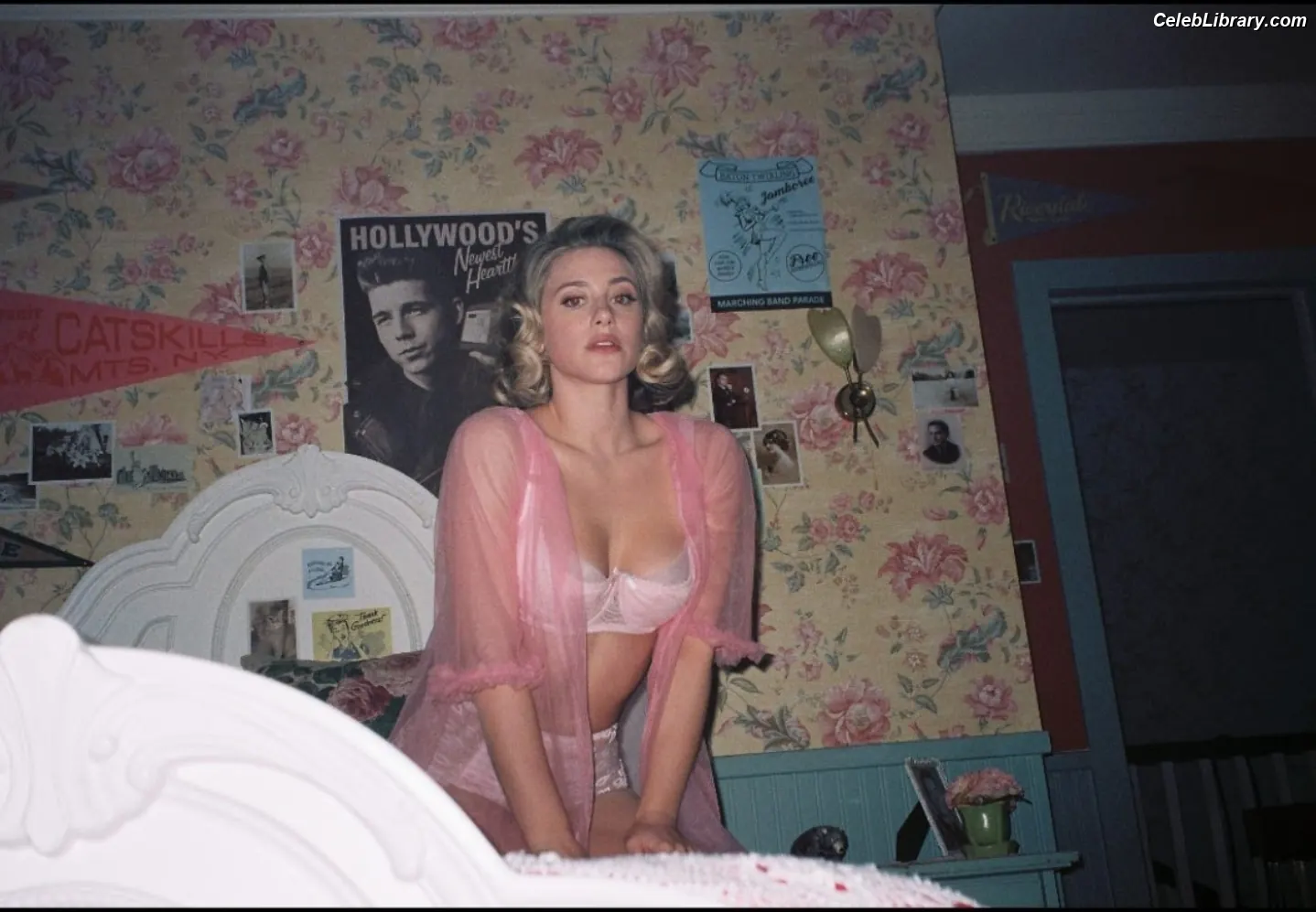 Lili Reinhart photo 20 of 1529