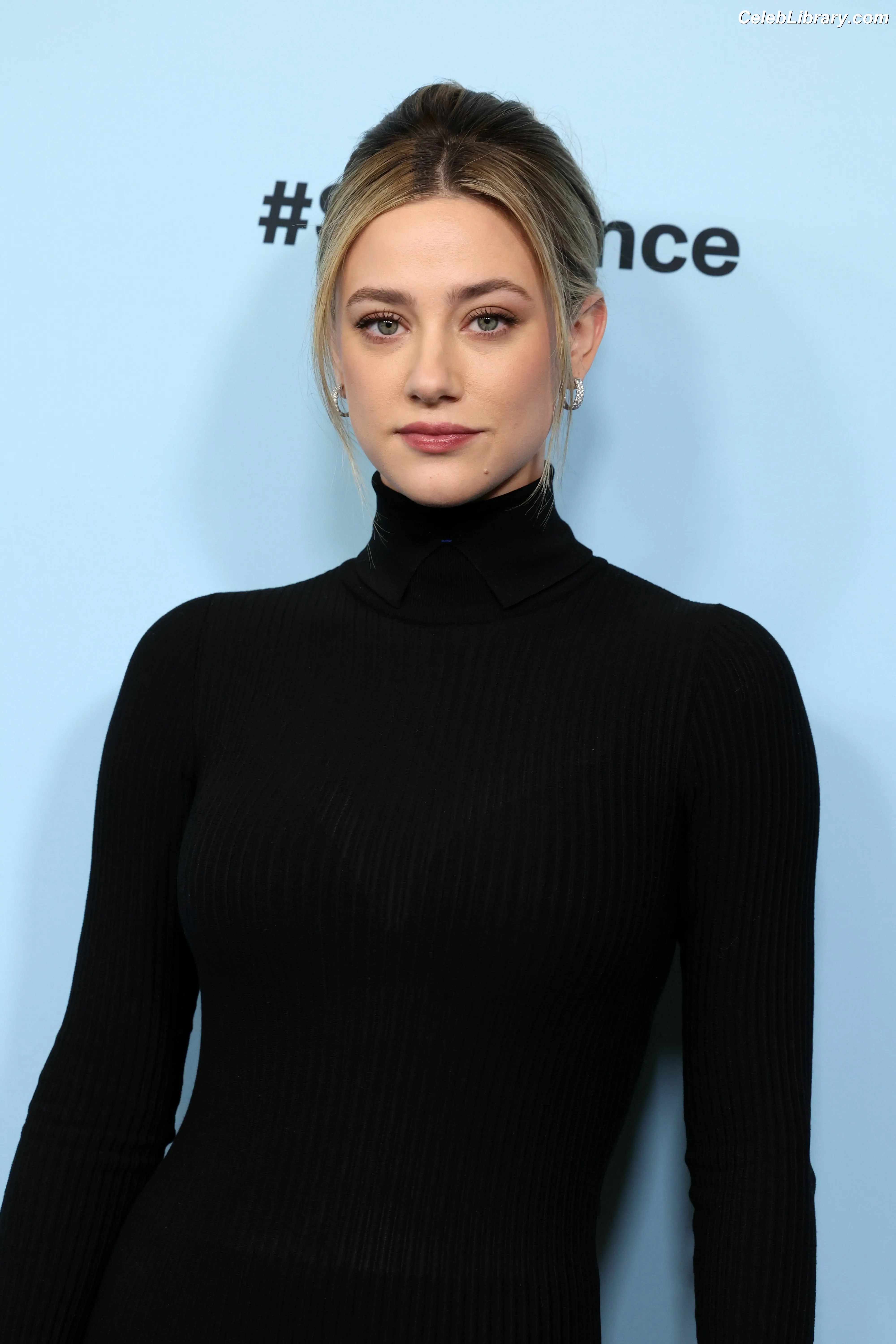 Lili Reinhart photo 13 of 1529