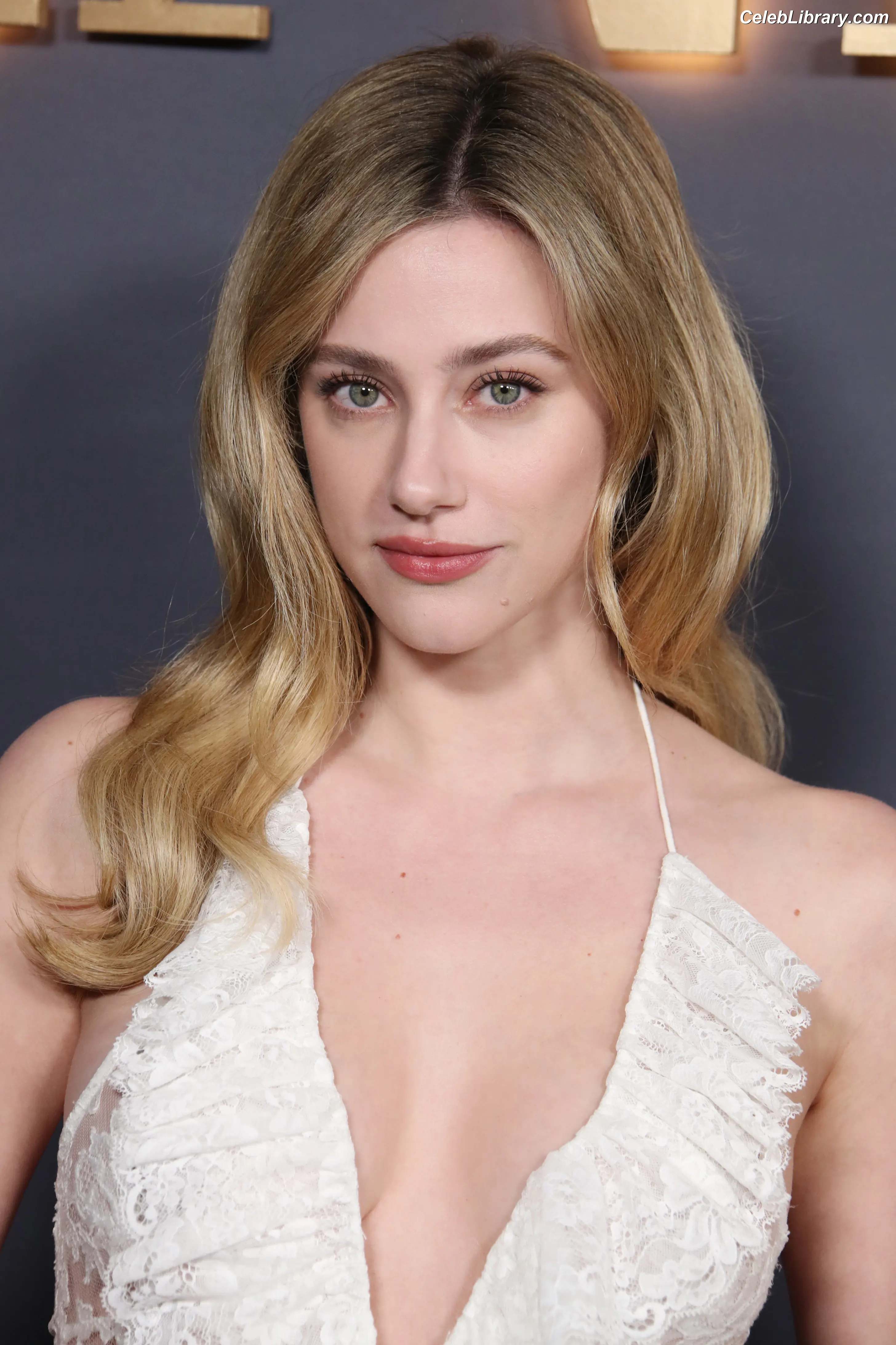 Lili Reinhart photo 4 of 1529