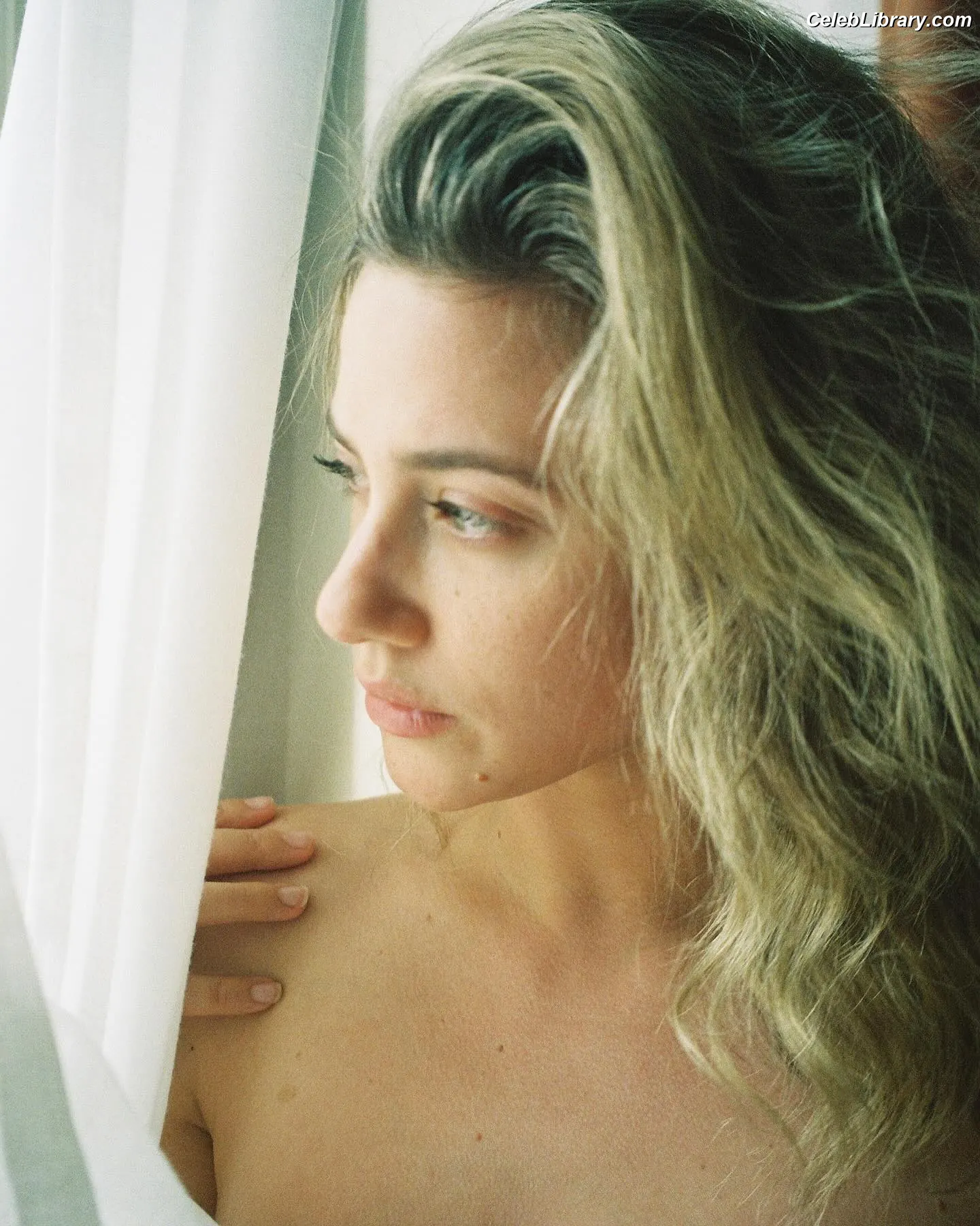 Lili Reinhart photo 24 of 1529
