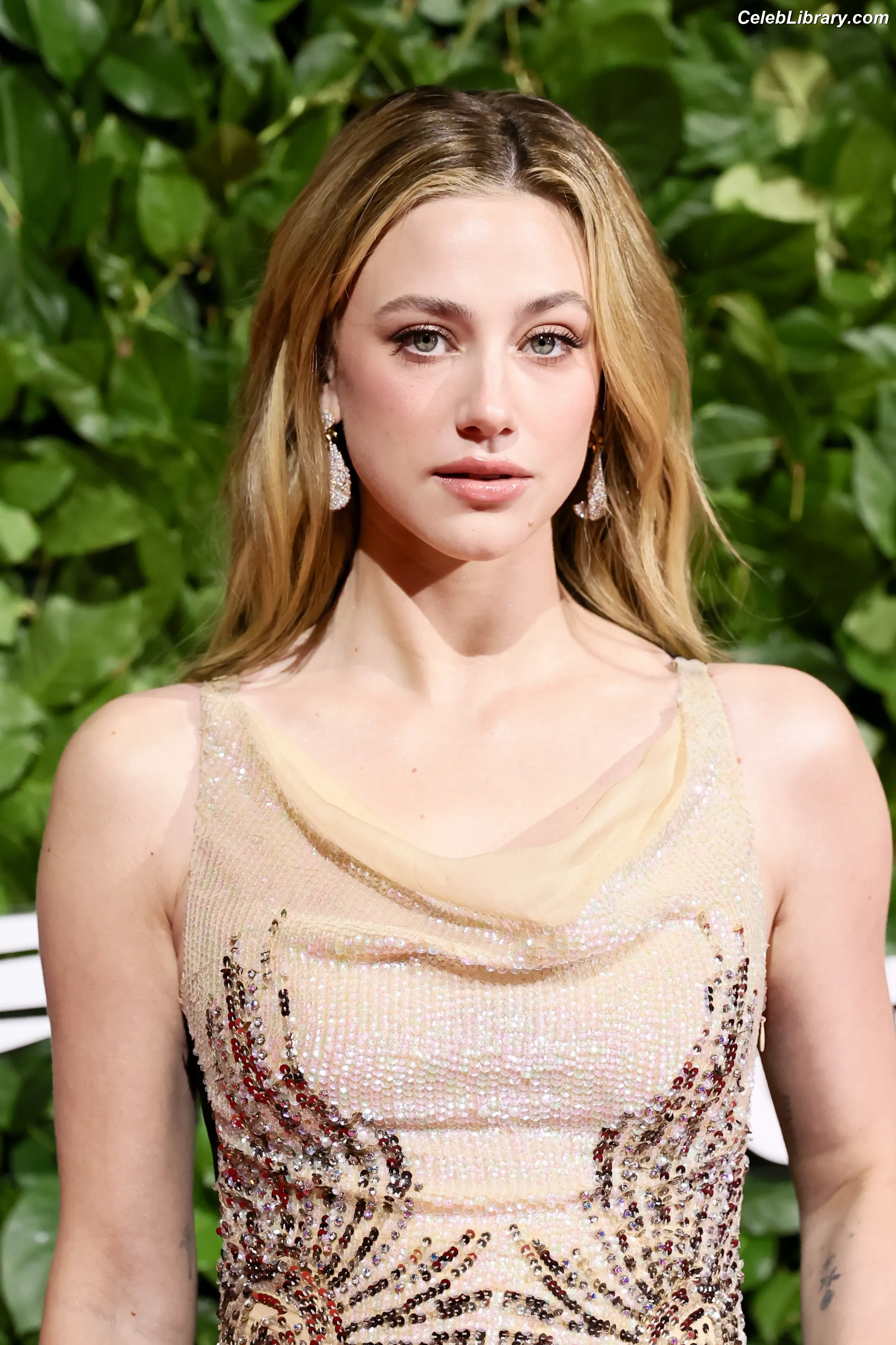 Lili Reinhart photo 19 of 1529