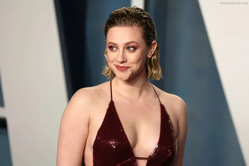 Lili Reinhart photo 4 of 1522