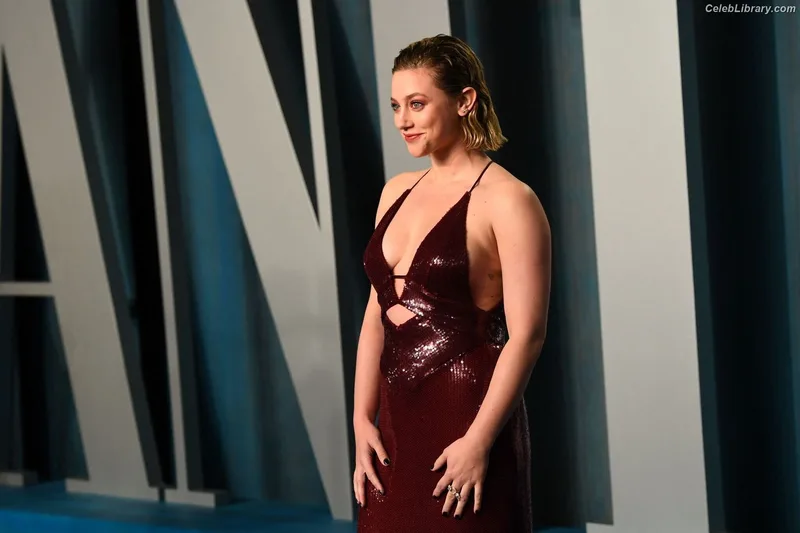 Lili Reinhart photo 6 of 1522
