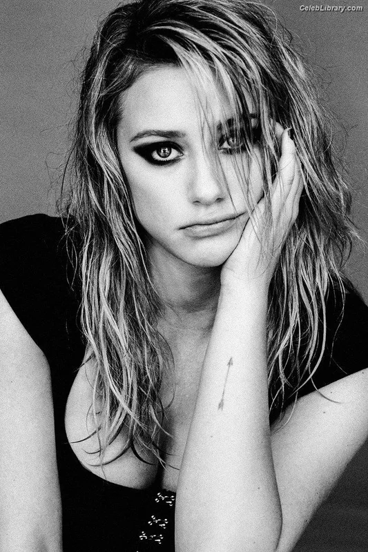 Lili Reinhart photo 19 of 1522