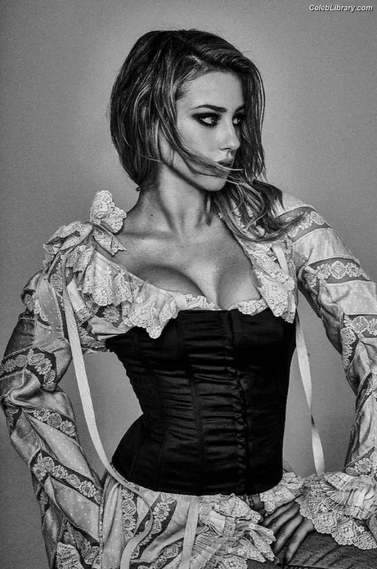 Lili Reinhart photo 9 of 1522