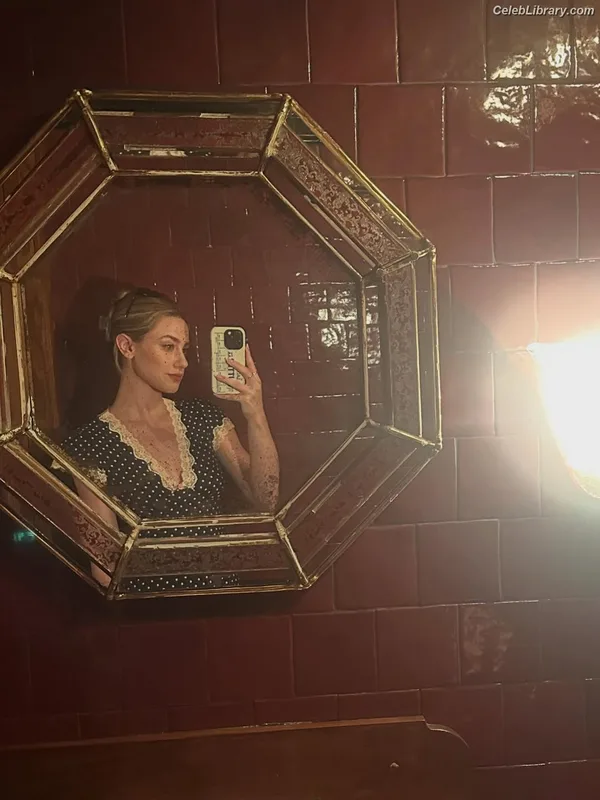 Lili Reinhart photo 7 of 1522