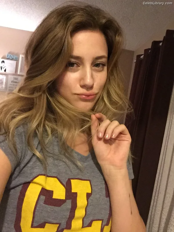 Lili Reinhart photo 13 of 1522