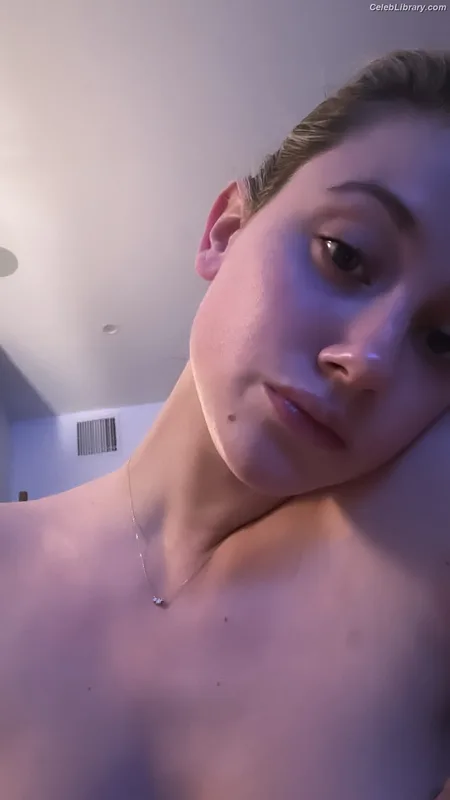 Lili Reinhart photo 1 of 1522