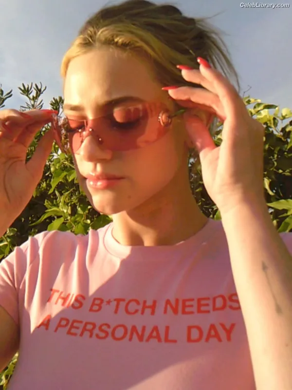 Lili Reinhart photo 2 of 1522