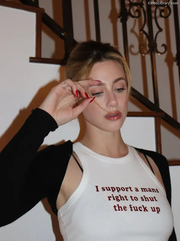 Lili Reinhart photo 4 of 1522