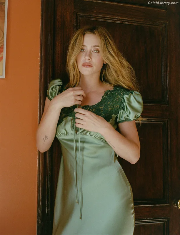Lili Reinhart photo 20 of 1522