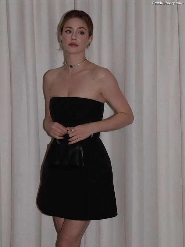 Lili Reinhart photo 4 of 1522